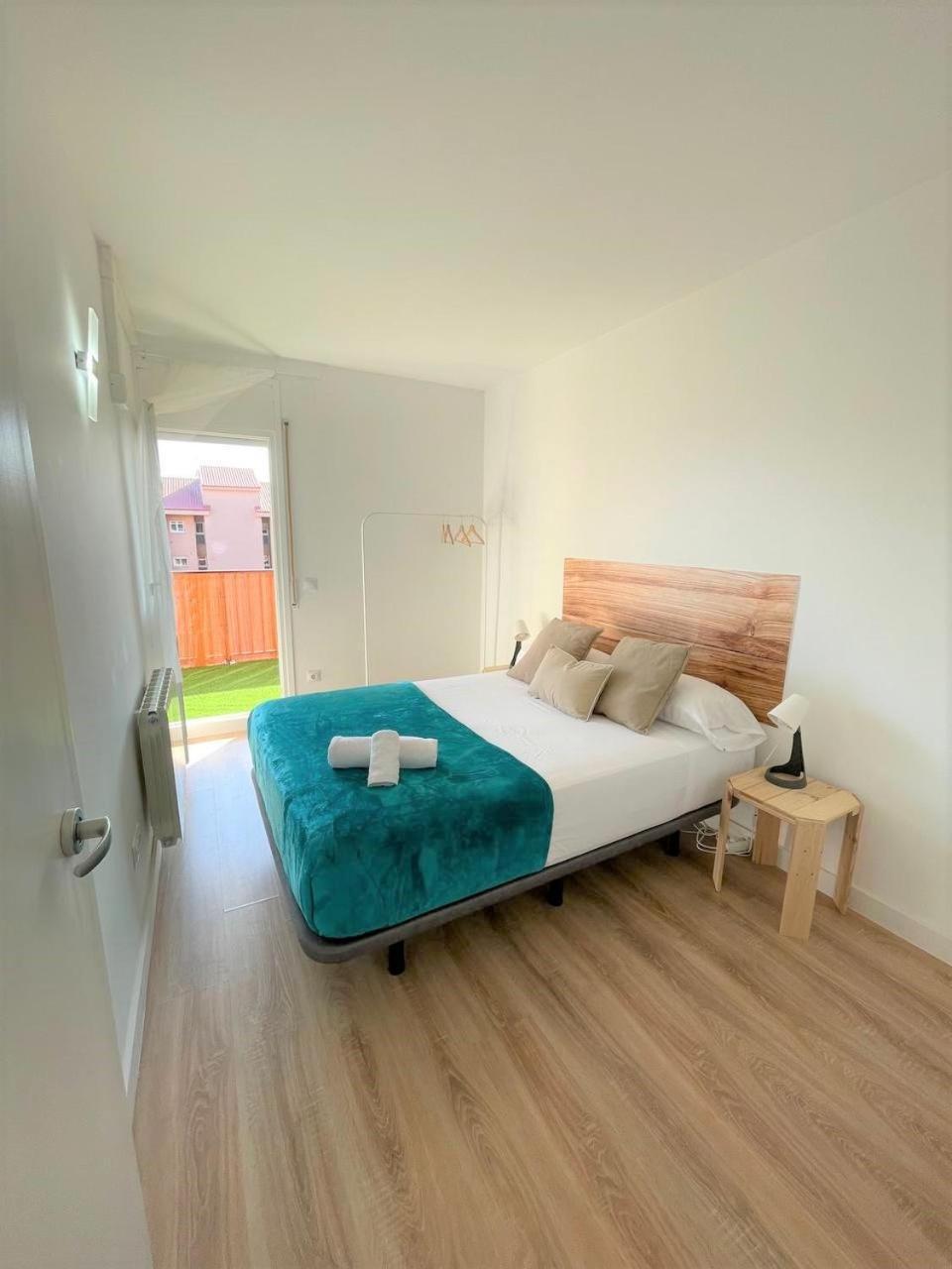 Apartamento Con Piscina Y Gran Terraza Con Vistas - Muy Cerca De La Playa, El Centro Y La Estacion Apartman Vilassar De Mar Kültér fotó