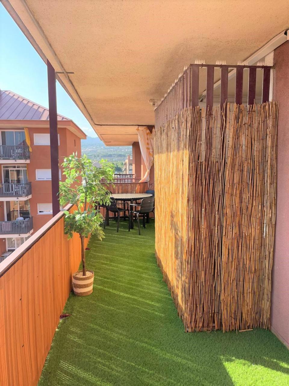 Apartamento Con Piscina Y Gran Terraza Con Vistas - Muy Cerca De La Playa, El Centro Y La Estacion Apartman Vilassar De Mar Kültér fotó